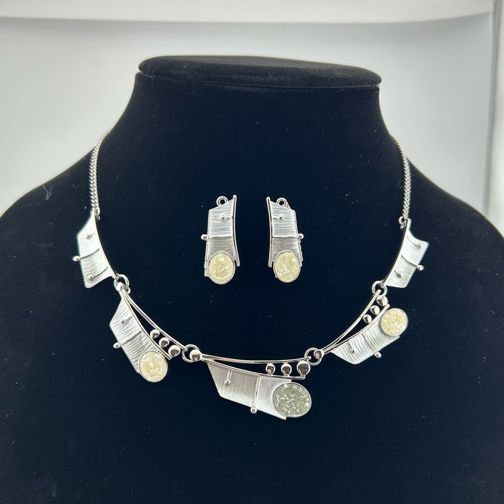 🇨🇦 Silver tone with metal pendants necklace and earrings inserts by Spoutnik